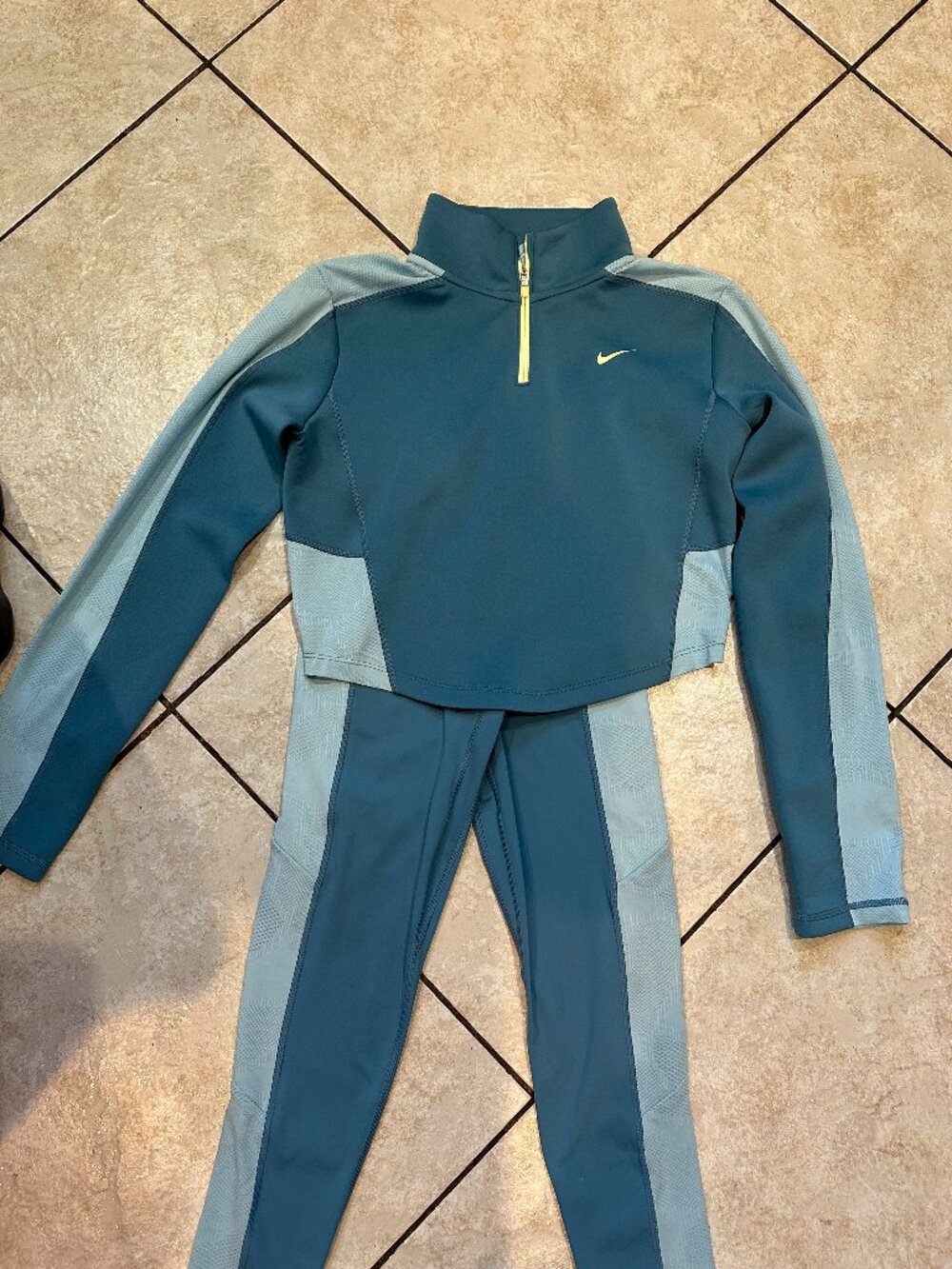 Girls Nike Pro set size xs